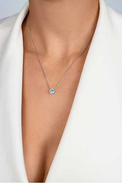 Trblietavý strieborný náhrdelník so zirkónmi NCL136WAQ