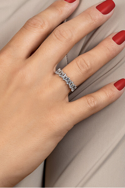 Třpytivý stříbrný prsten s čirými zirkony RI096W