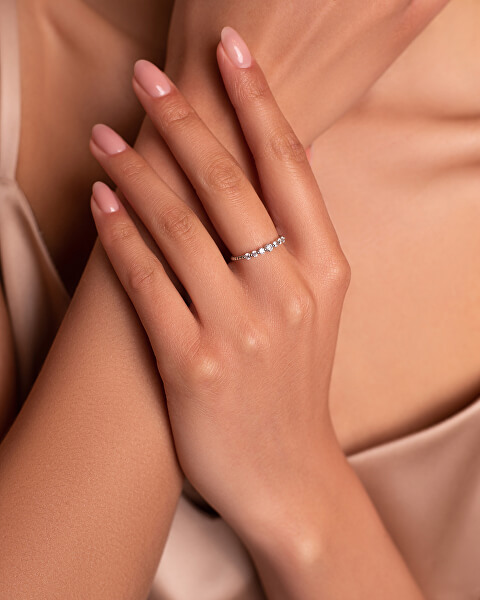 Trblietavý pozlátený prsteň so zirkónmi GR162Y