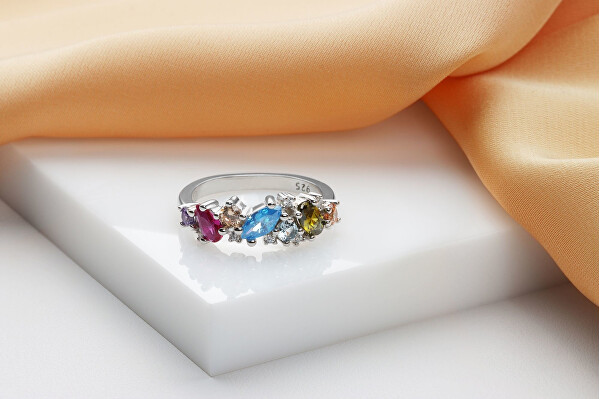 Výrazný strieborný prsteň s farebnými zirkónmi RI099W