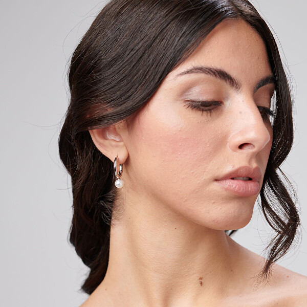 Půvabné ocelové kruhy se syntetickou perlou Perfect BPC62