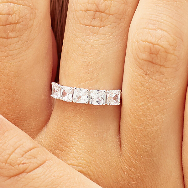 Elegante anello in argento con zirconi FIW25