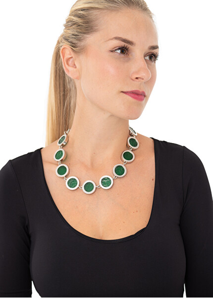 Mosadzný náhrdelník so zelenými brúsenými sklami Charisma KJANGN020100