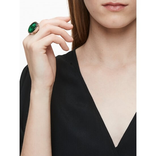 Mosazný prsten se zeleným broušeným sklem Charisma KJANGR02010