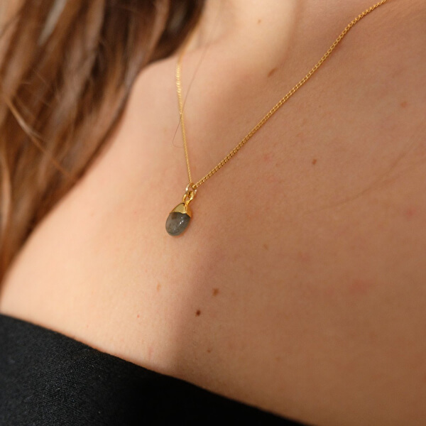 Půvabný pozlacený náhrdelník s granátem