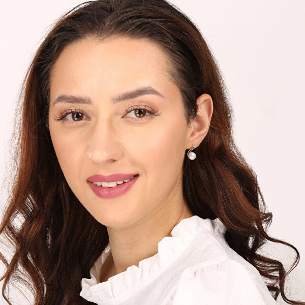 Elegantní stříbrné náušnice pecky s říční perlou bílá 21102.1B