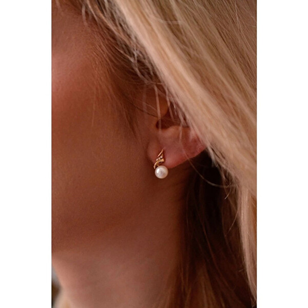 Půvabné zlaté náušnice s říčními perlami a brilianty 91PB00059