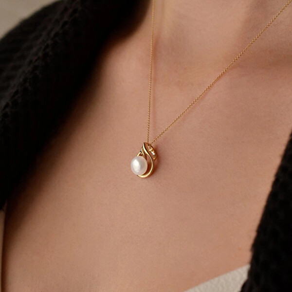 Půvabný zlatý náhrdelník s říční perlou 92P00033