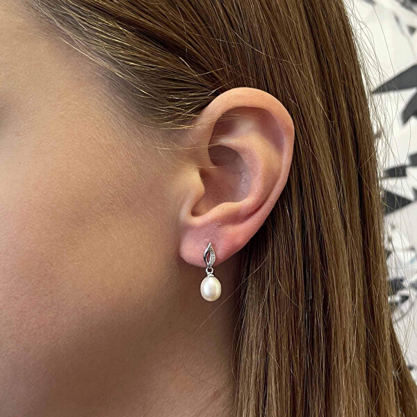 Bellissimi orecchini in argento con autentica perla d’acqua dolce 21104.1B