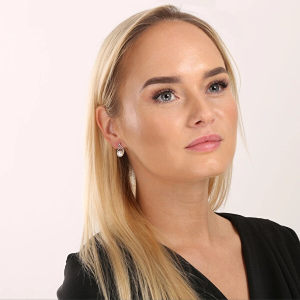 Slušivé stříbrné náušnice s říční perlou 21093.1B