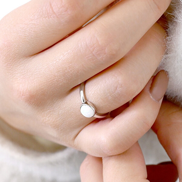 Stříbrný prsten s bílým opálem 15001.1 white