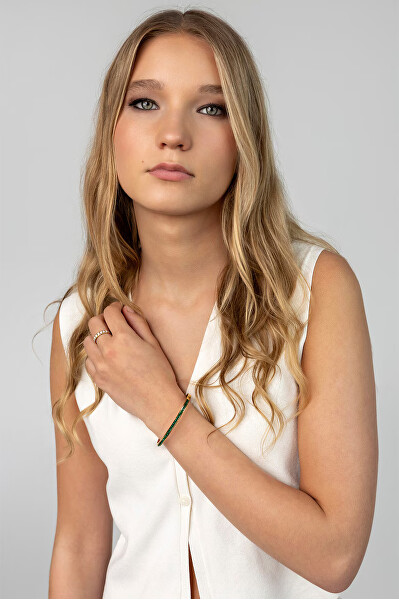 Pozlacený pevný náramek se zelenými krystaly Virella EWB250386G