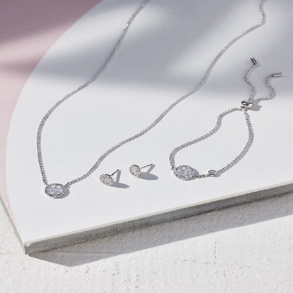 Stříbrný náhrdelník s krystaly a perletí JFS00520040