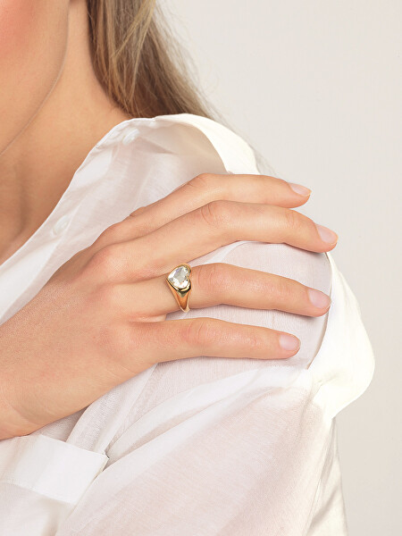 Romantický pozlátený prsteň s trblietavým srdcom UBR70004