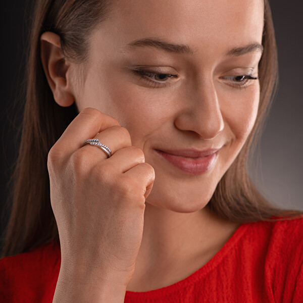 Pôvabný strieborný prsteň so zirkónmi SVLR0375XH2BI