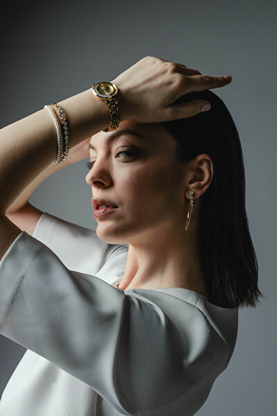 Dvojitý pozlacený náramek se syntetickými perlami LJ3027