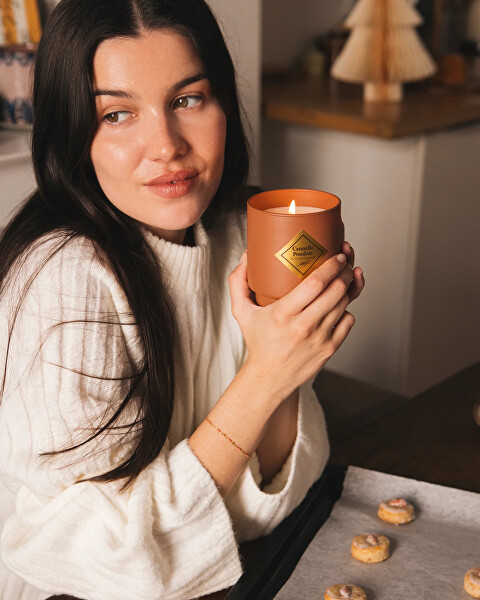 Vonná svíčka 40h s náramkem My Jolie Candle Village Skořice v prášku 320163