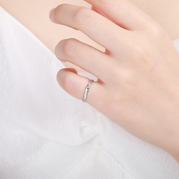 Elegantný strieborný prsteň s čírymi zirkónmi R00019