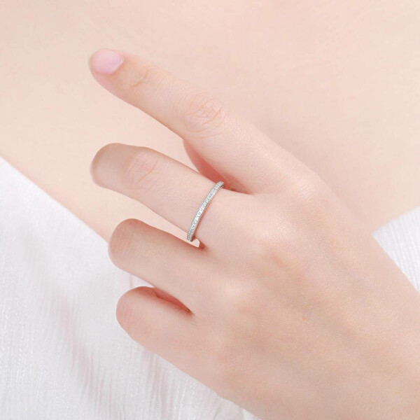 Minimalistický strieborný prsteň so zirkónmi R00020