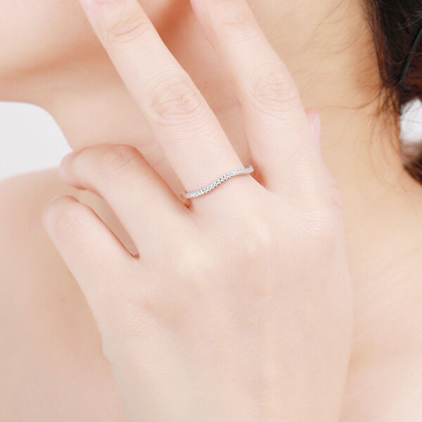 Minimalistický strieborný prsteň so zirkónmi R00023