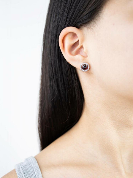 Schöne silberne Ohrringe mit Granaten EG000019