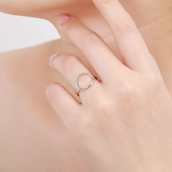 Elegantný strieborný prsteň so zirkónmi R0001901