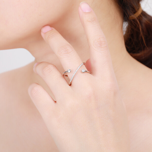 Originální stříbrný prsten se zirkony R00020