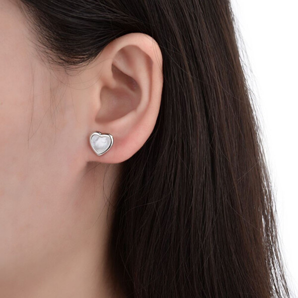 Romantické stříbrné náušnice s perletí Srdce E0003945