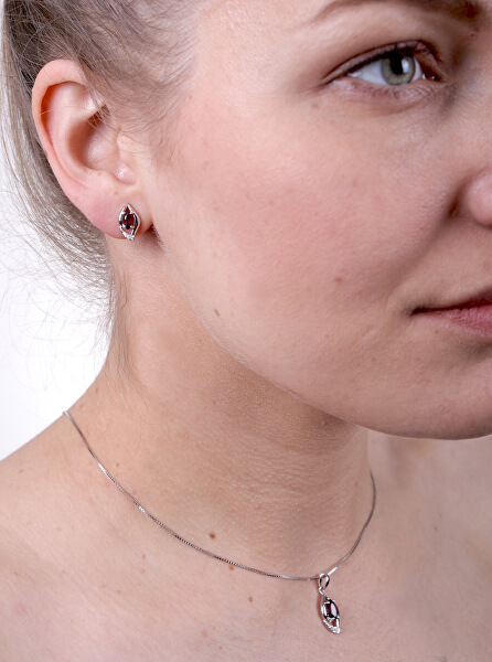 Csillogó ezüst fülbevalók gránát és cirkónium kővel EG000035