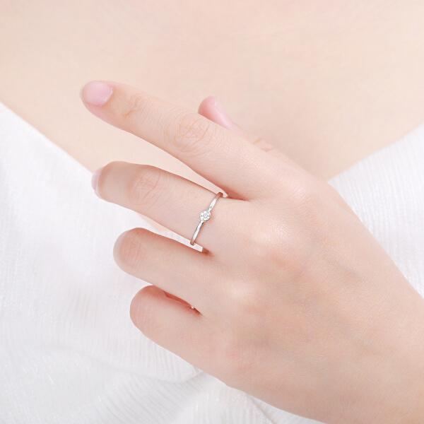 Třpytivý stříbrný prsten s čirými zirkony R00020