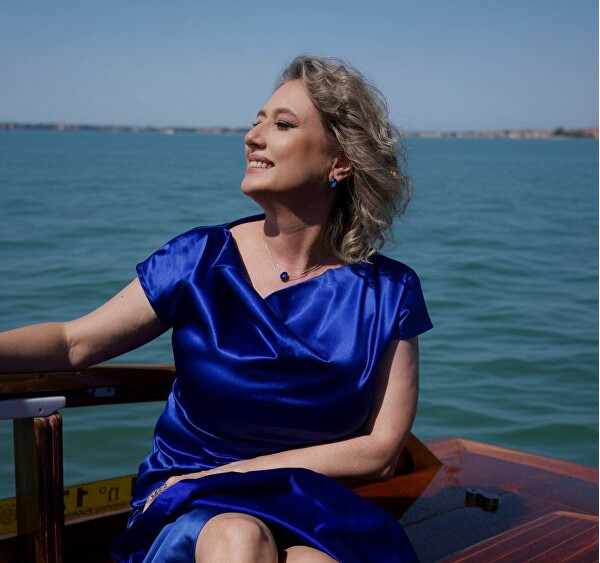 Výrazné náušnice s modrými krystaly Swarovski Dawn Lumiere 23219 BLU