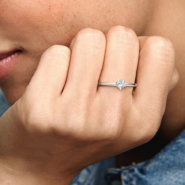Incantevole anello in argento con zircone Stella celeste 190026C01