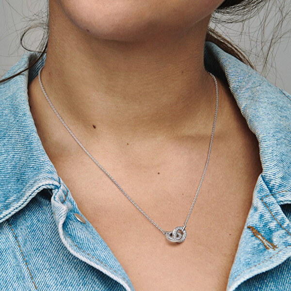 Slušivý strieborný náhrdelník s krúžkami Signature 392736C01-45