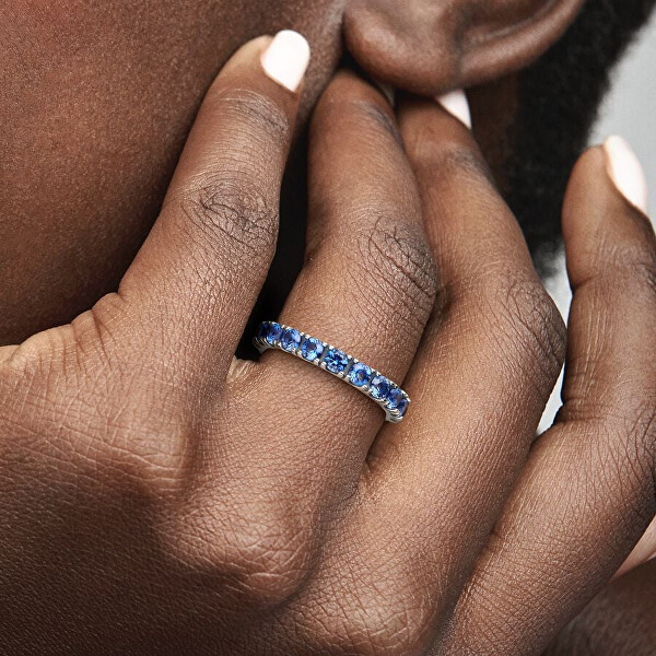Trblietavý strieborný prsteň s modrými kryštálmi Eternity Timeless 190050C02