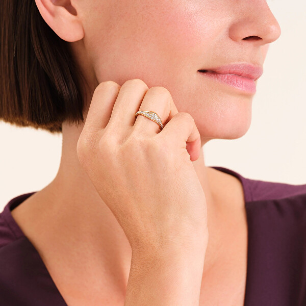 Třpytivý pozlacený prsten s krystaly Pavé JRPW