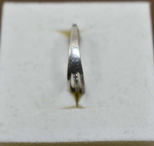 SLEVA - Okouzlující stříbrný prsten se zirkony AGG446L