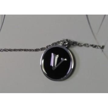 SLEVA - Originální ocelový náhrdelník s písmenem V