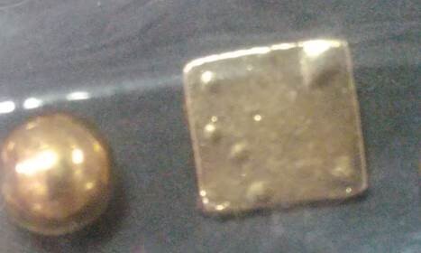 SLEVA - Sada pozlacených minimalistických náušnic - pecky Gold (9 párů)