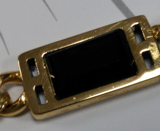 Stylový pozlacený náramek s černou ozdobou VESB0627G-A-PET - SLEVA