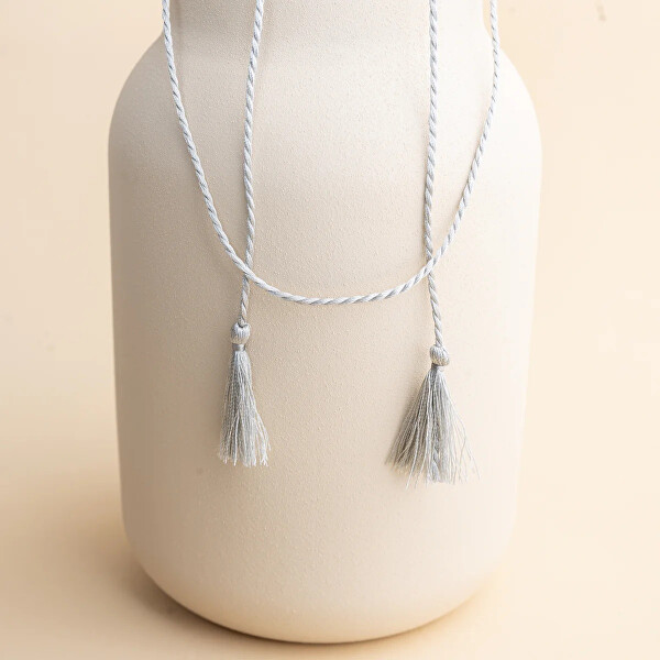 Dlouhá šedá hedvábná šňůrka