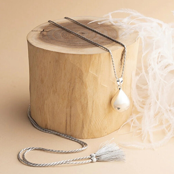 Dlouhá šedá hedvábná šňůrka