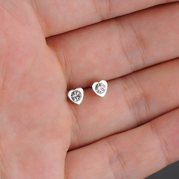 Cercei mici in forma de inimă cu cristal