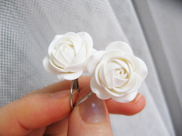 Virág alakú fehér lógó fülbevaló White Dream