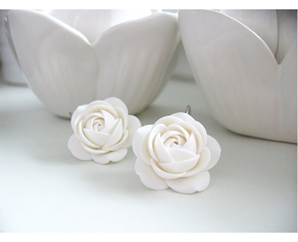 Virág alakú fehér lógó fülbevaló White Dream