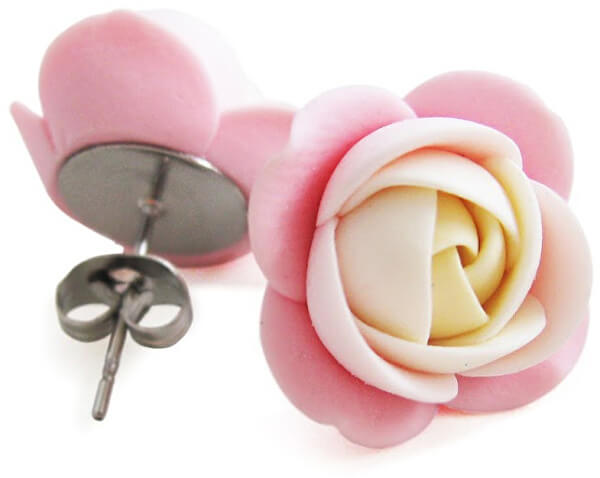 Krémes-rózsaszín fülbevaló kis virágokkal