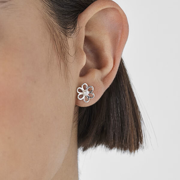 Delicati orecchini a fiore con perla 214803530