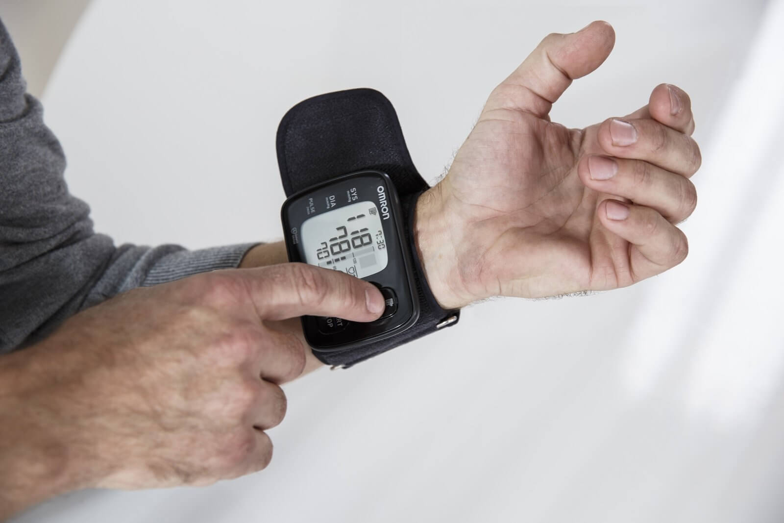 přesnost měření tlaku na zápěstí