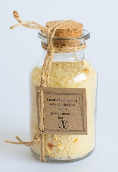 Nikoleta Maria Luxusní koupelová sůl s éterickými oleji a pomerančovou kůrou 300 g