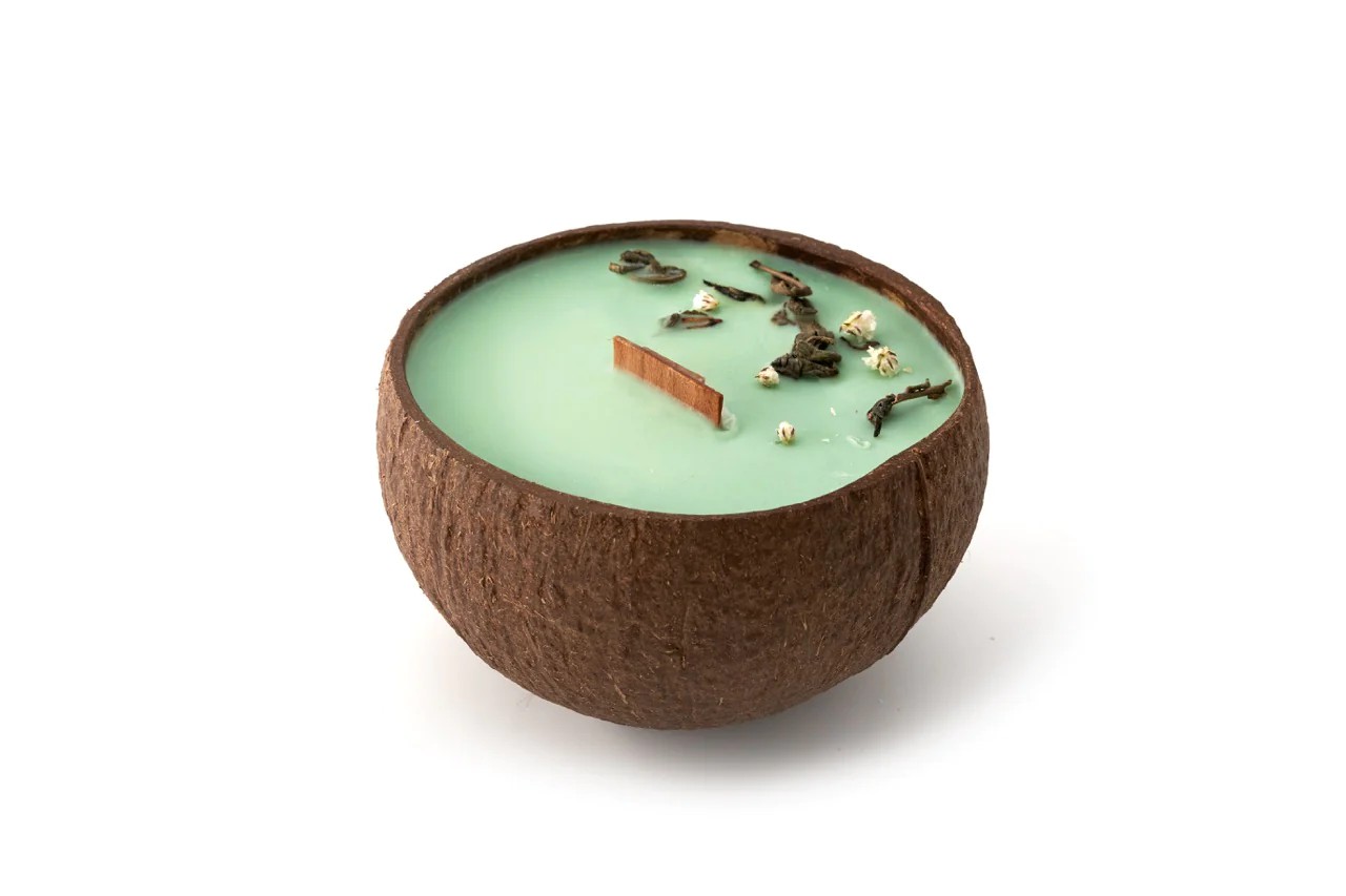 Zobrazit detail výrobku Tropikalia Svíčka v kokosu - vůně Green Tea