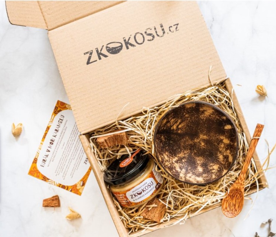 Zobrazit detail výrobku zKokosu Dárkový balíček - BURÁK V MOŘI KARAMELU + 2 měsíce na vrácení zboží Zobrazit detail výrobku zKokosu Dárkový balíček - BURÁK V MOŘI KARAMELU + 2 měsíce na vrácení zboží